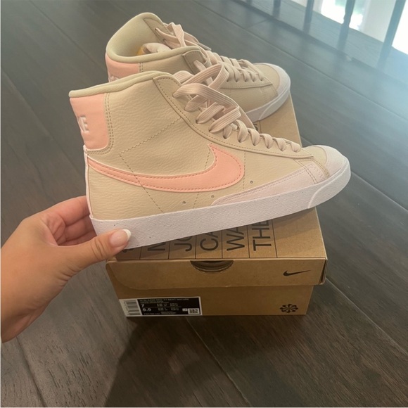 Nike Shoes - WOMENS NIKE BLAZERS SIZE 7